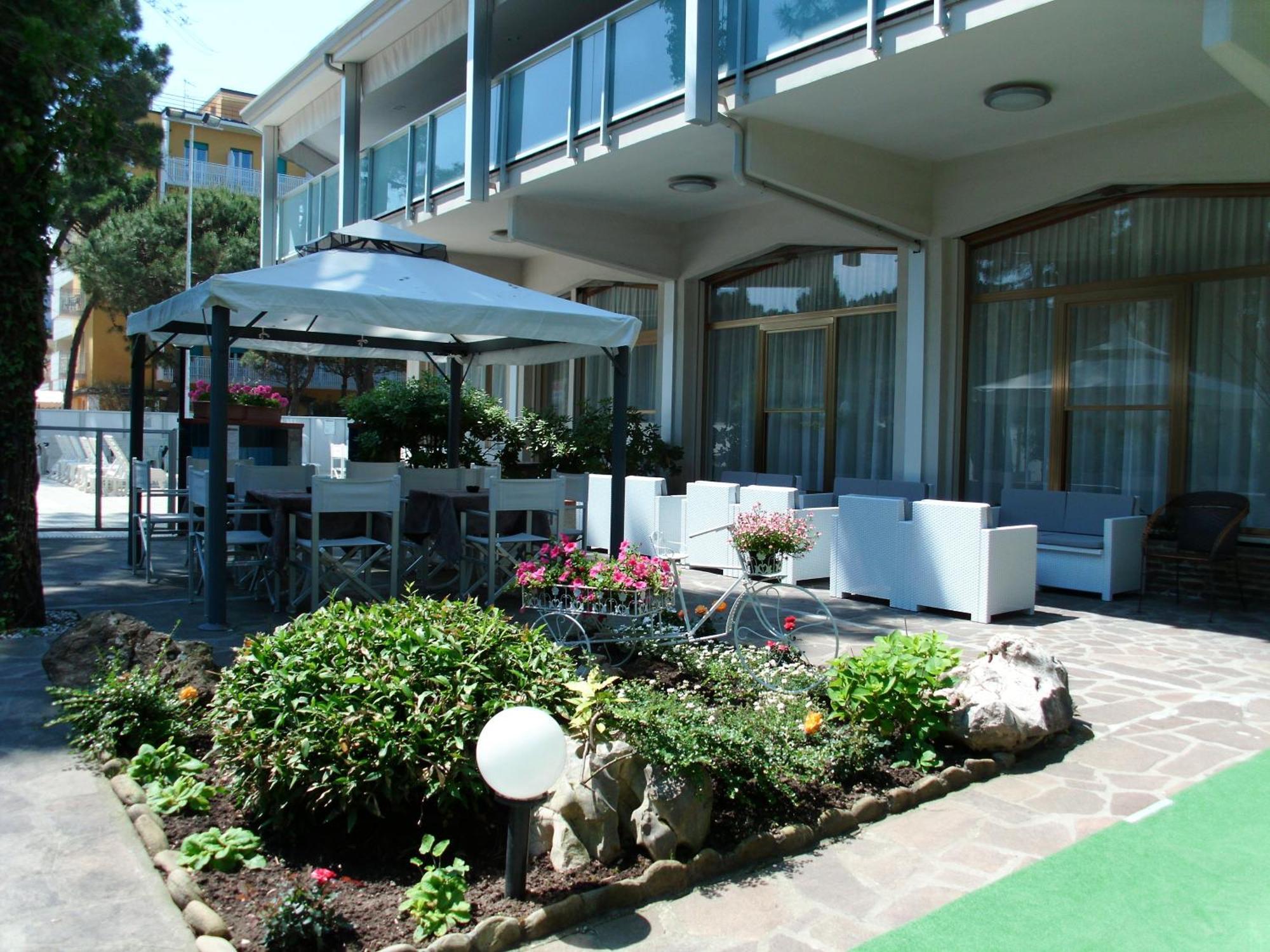 Hotel Sahara 밀라노마리티마 외부 사진